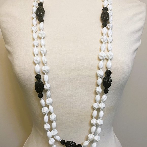 Vintage MIRIAM HASKELL Signed White MILK Glass & Black Beads Long necklace - Picture 1 of 7